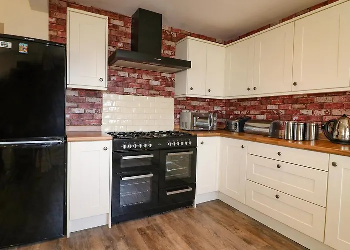 2 Snape Hill