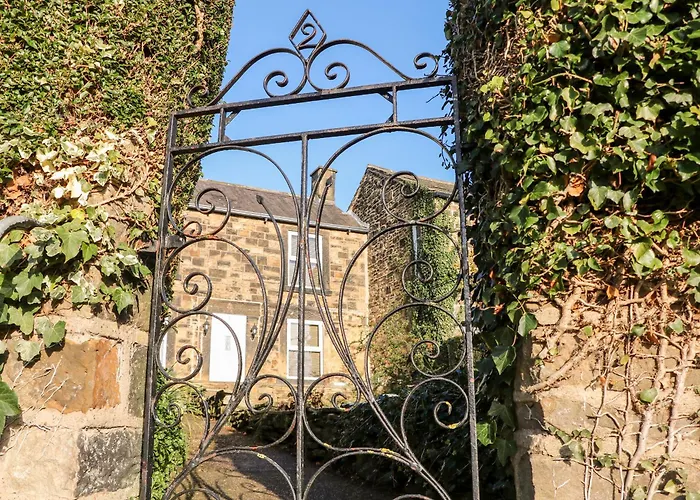 2 Snape Hill