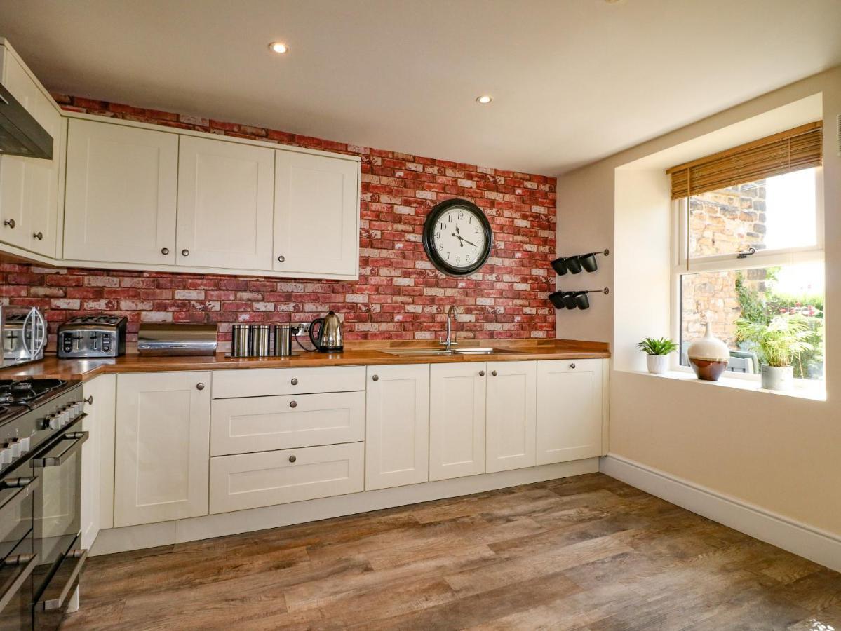 2 Snape Hill