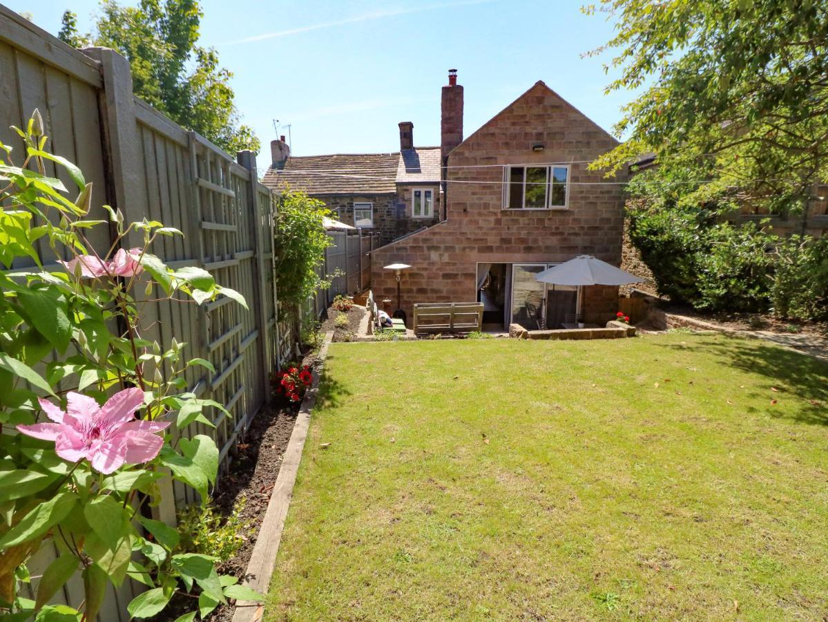 2 Snape Hill * Dronfield